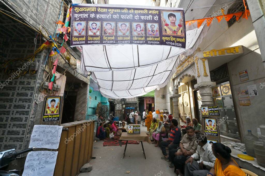 NEW DELHI INDIA APRIL 20 2025 Local Residents of Seelampur area protest against the death of a 17 year Old who was allegedly stabbed to death few days ago on April 20 2025 in New Delhi India According to police officials information about the stabbin