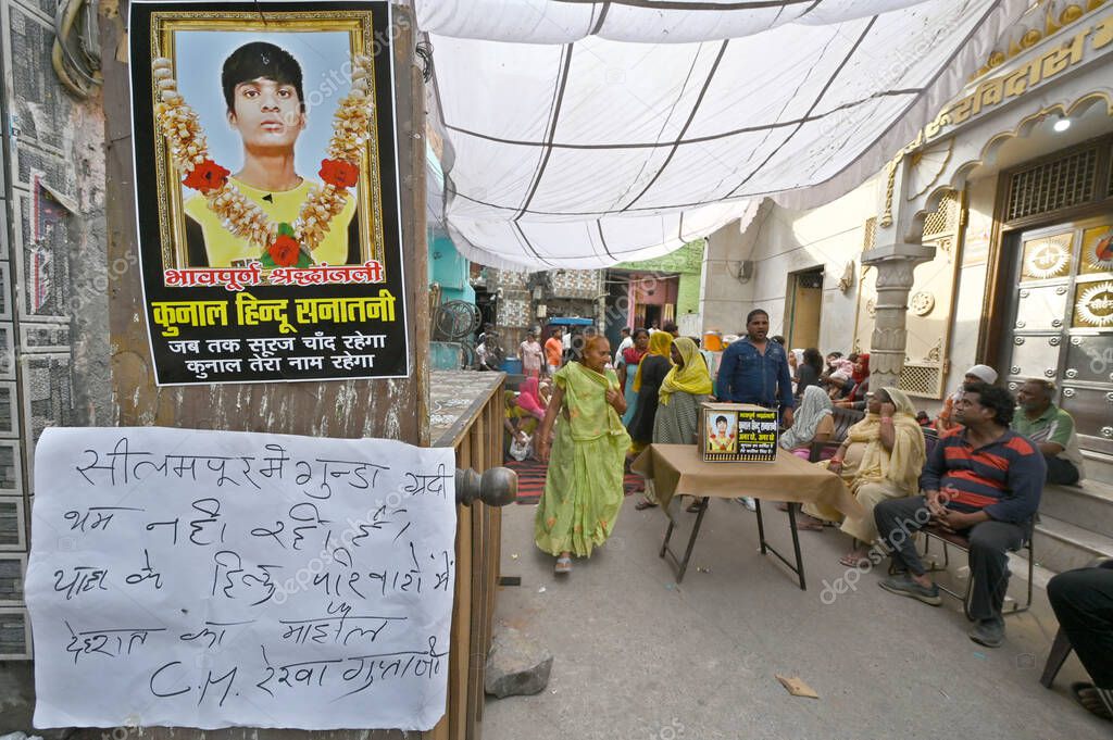 NEW DELHI INDIA APRIL 20 2025 Local Residents of Seelampur area protest against the death of a 17 year Old who was allegedly stabbed to death few days ago on April 20 2025 in New Delhi India According to police officials information about the stabbin