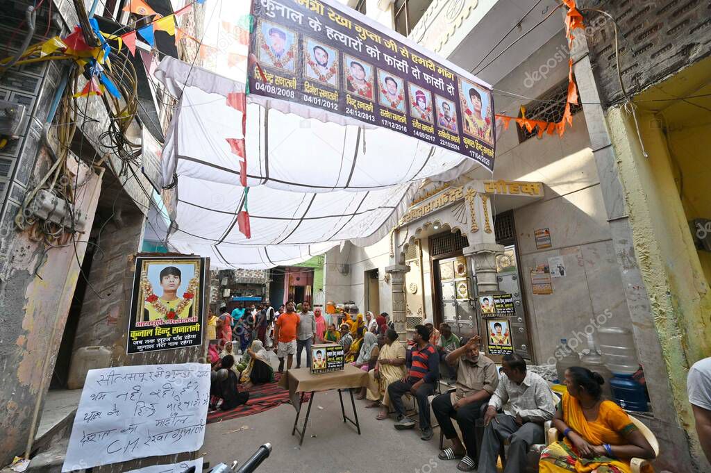 NEW DELHI INDIA APRIL 20 2025 Local Residents of Seelampur area protest against the death of a 17 year Old who was allegedly stabbed to death few days ago on April 20 2025 in New Delhi India According to police officials information about the stabbin