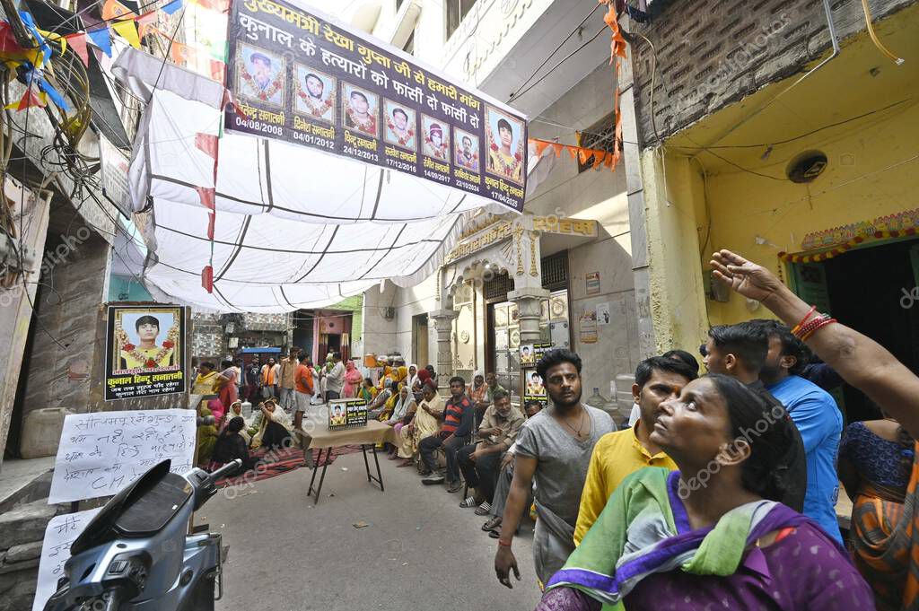 NEW DELHI INDIA APRIL 20 2025 Local Residents of Seelampur area protest against the death of a 17 year Old who was allegedly stabbed to death few days ago on April 20 2025 in New Delhi India According to police officials information about the stabbin