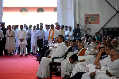 NEW DELHI INDIA 22 Nisan 2025 BJP liderleri Venkaiah Naidu Murli Manohar Joshi Nitin Gadkari ve diğer liderler 22 Nisan 2025 tarihinde DU Marg 'da yeni ABVP ofisi Yashwant' ın açılışında Salman Ali Hindustan Times