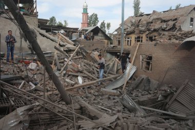 SRINAGAR, INDIA - 26 Nisan 2025 'te Srinagar' ın güneyindeki Murran köyü Pulwama 'da Pahalgam turist saldırısına karıştığından şüphelenilen militan Ahsan Ul Haq Sheikh' in evi, 26 Nisan 2025 'te Hindistan' ın Srinagar kentinde yıkıldı.. 