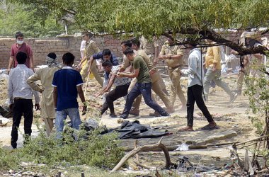 Gaziabad polis idaresi, 26 Nisan 2025 'te Hindistan' ın Gaziabad kentinde, Dasna mahkemesinin emriyle 36 büyük çaplı araziyi yasadışı işgalden kaldırdı.. 