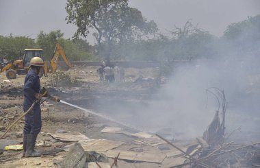 Gaziabad polis idaresi, 26 Nisan 2025 'te Hindistan' ın Gaziabad kentinde, Dasna mahkemesinin emriyle 36 büyük çaplı araziyi yasadışı işgalden kaldırdı.. 