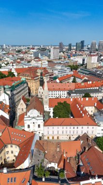Fransisken Kilisesi 'nin hava aracı fotoğrafı. Duyuru ve Bratislava Eski Kasabası..