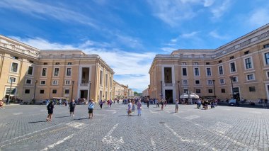 Vatikan - Vatikan Şehir Devleti, Roma Katolik Kilisesi 'nin manevi ve idari merkezi ve Papa' nın ikamet ettiği yerdir.. 