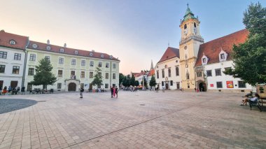 Bratislava Eski Kasaba Meydanı ve Eski Belediye Binası 