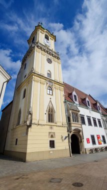Bratislava Eski Belediye Binası ve Saat Kulesi