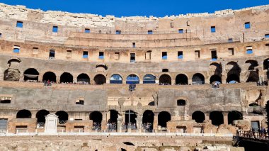 Kolezyum, İtalya 'nın Roma kentindeki en ikonik ve tarihsel simgelerden biridir. Roma İmparatorluğu 'nun mühendislik mahareti ve kültürel ihtişamından dolayı sembolik..  