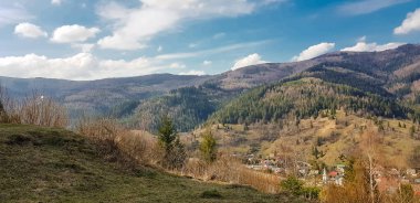 Smolnik, Slovakya. Peyzaj Scenery-Smolnk, Slovakya 'nın doğusundaki Koice Bölgesi' nin Gelnica ilçesine bağlı bir köy ve belediyedir..