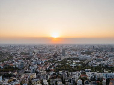 Sabahın erken saatlerinde İHA Fotoğraf: Tarihi Bratislava, Slovakya 'da Gün Doğumu.