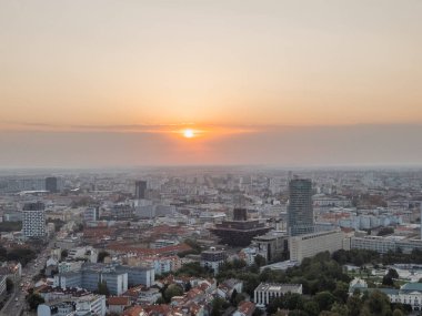 Sabahın erken saatlerinde İHA Fotoğraf: Tarihi Bratislava, Slovakya 'da Gün Doğumu.