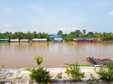 Kanchanaburi, Tayland 'da Kwai nehrinin yakınındaki manzara manzarası