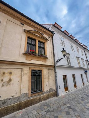 Bratislava Eski Kasabası, Slovakya 'da tarihi mimari detayları olan bir bina.