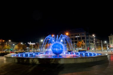 Bratislava, Slovakya 'daki Başkanlık Sarayı' nda bulunan Barış Çeşmesi.