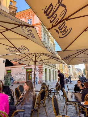 Slovakya 'nın Tarihi Kosice kentindeki Cafe Street Scene