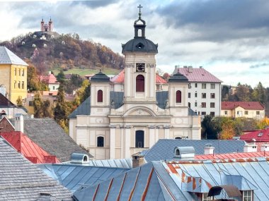 Kostol Nanebovzatia Panny Mrie (Bakire Meryem 'in Varsayımı Kilisesi) Slovakya' nın Bansk Tiavnica kentinde bulunan tarihi bir kilisedir. Ayrıca Kutsal Bakire Meryem 'in Hükmü Kilisesi olarak da bilinir..