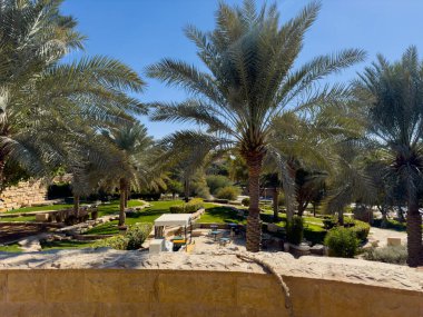 Riyad 'ın hemen kuzeybatısında yer alan Diriyah, Suudi Arabistan' da tarihi ve kültürel öneme sahip bir şehirdir. Orası Suudi kraliyet ailesinin orijinal eviydi..