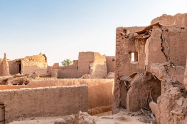 Ushaiqer Heritage Village, Suudi Arabistan 'da, Riyad' ın yaklaşık 200 km kuzeybatısında güzel korunmuş bir tarihi yerdir. Najd bölgesinin en eski köylerinden biridir ve geleneksel Najdi mimarisinin zengin mirasını sergiler..