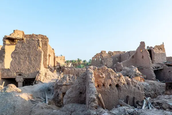 Ushaiqer Heritage Village, Suudi Arabistan 'da, Riyad' ın yaklaşık 200 km kuzeybatısında güzel korunmuş bir tarihi yerdir. Najd bölgesinin en eski köylerinden biridir ve geleneksel Najdi mimarisinin zengin mirasını sergiler..