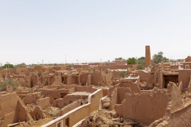 Suudi Arabistan 'ın Shaqra Miras Köyü geleneksel Necdi kiremit mimarisini, tarihi binaları ve kültürel simgeleri gösteriyor. 