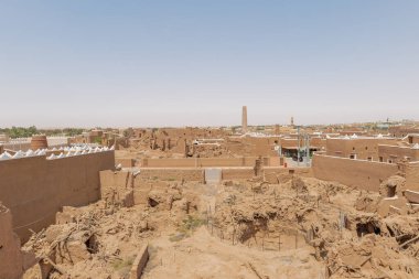 Suudi Arabistan 'ın Shaqra Miras Köyü geleneksel Necdi kiremit mimarisini, tarihi binaları ve kültürel simgeleri gösteriyor. 