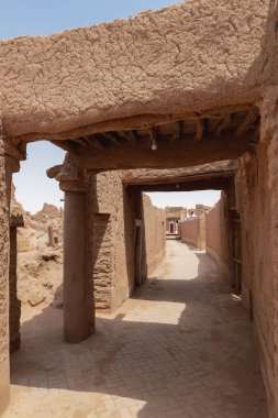 Suudi Arabistan 'ın Shaqra Miras Köyü geleneksel Necdi kiremit mimarisini, tarihi binaları ve kültürel simgeleri gösteriyor. 