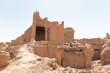 Suudi Arabistan 'ın Shaqra Miras Köyü geleneksel Necdi kiremit mimarisini, tarihi binaları ve kültürel simgeleri gösteriyor. 