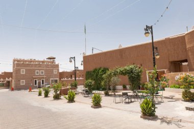 Suudi Arabistan 'ın Shaqra Miras Köyü geleneksel Necdi kiremit mimarisini, tarihi binaları ve kültürel simgeleri gösteriyor. 