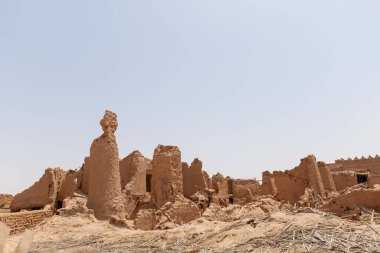 Suudi Arabistan 'ın Shaqra Miras Köyü geleneksel Necdi kiremit mimarisini, tarihi binaları ve kültürel simgeleri gösteriyor. 