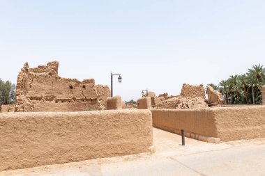 Jalajil Heritage Village is located in the town of Jalajil, Saudi Arabia and offers a glimpse into the traditional Najdi lifestyle and architecture.