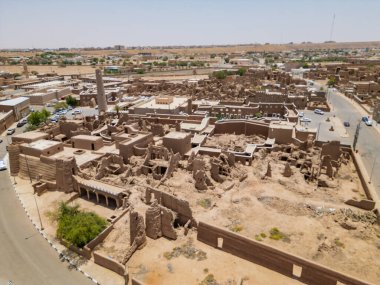 Shaqra Heritage Village sergilenen hava aracı görüntüsü Najdi 'nin çamurlu tuğlalı evleri, sarmal sokaklar ve güçlendirilmiş duvarlar, Suudi mirasının özünü yakalıyor..