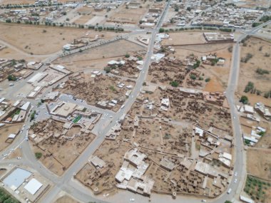 Shaqra Heritage Village sergilenen hava aracı görüntüsü Najdi 'nin çamurlu tuğlalı evleri, sarmal sokaklar ve güçlendirilmiş duvarlar, Suudi mirasının özünü yakalıyor..