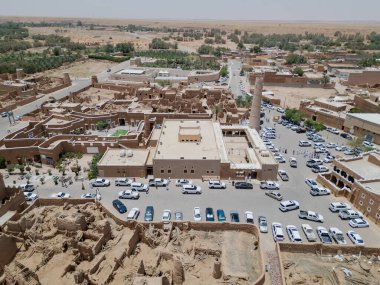 Shaqra Heritage Village sergilenen hava aracı görüntüsü Najdi 'nin çamurlu tuğlalı evleri, sarmal sokaklar ve güçlendirilmiş duvarlar, Suudi mirasının özünü yakalıyor..