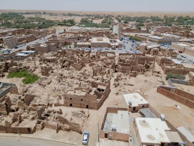 Shaqra Heritage Village sergilenen hava aracı görüntüsü Najdi 'nin çamurlu tuğlalı evleri, sarmal sokaklar ve güçlendirilmiş duvarlar, Suudi mirasının özünü yakalıyor..