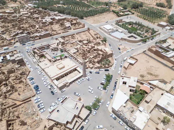 Shaqra Heritage Village sergilenen hava aracı görüntüsü Najdi 'nin çamurlu tuğlalı evleri, sarmal sokaklar ve güçlendirilmiş duvarlar, Suudi mirasının özünü yakalıyor..