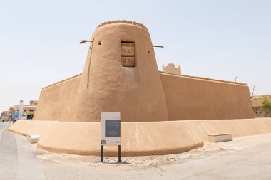Ad Dilam Duvarı, Suudi Arabistan 'ın Riyad ilinin Ad-Dilam kentinde bulunan tarihi bir savunma kalesidir..