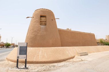 Ad Dilam Duvarı, Suudi Arabistan 'ın Riyad ilinin Ad-Dilam kentinde bulunan tarihi bir savunma kalesidir..