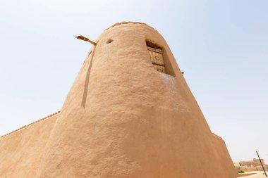 Ad Dilam Duvarı, Suudi Arabistan 'ın Riyad ilinin Ad-Dilam kentinde bulunan tarihi bir savunma kalesidir..