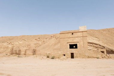 Khafs Daghra 'nın antik su kaynağı. Bölgede ayrıca terk edilmiş su toplama ve arıtma tesisi de var..