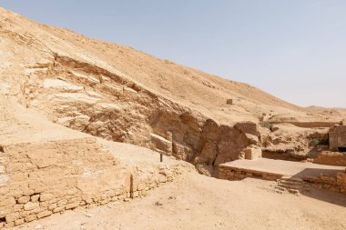 Khafs Daghra 'nın antik su kaynağı. Bölgede ayrıca terk edilmiş su toplama ve arıtma tesisi de var..