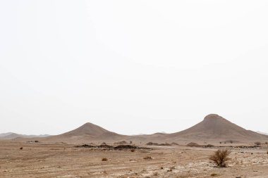 Minimalist Doğal Güzellik ile Suudi Arabistan 'da Manzaralı Çöl Manzarası