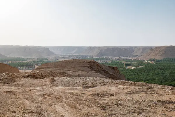 Suudi Arabistan 'ın Sıcak Bani Tamim Bölgesi yakınlarındaki Manzaralı Çöl Manzarası