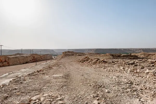 Suudi Arabistan 'ın Sıcak Bani Tamim Bölgesi yakınlarındaki Manzaralı Çöl Manzarası