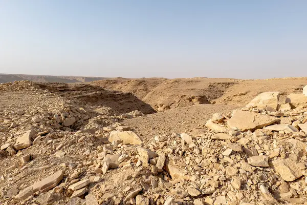 Suudi Arabistan 'ın Sıcak Bani Tamim Bölgesi yakınlarındaki Manzaralı Çöl Manzarası