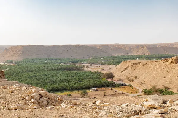 Suudi Arabistan 'ın Sıcak Bani Tamim Bölgesi yakınlarındaki Manzaralı Çöl Manzarası