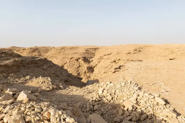 Suudi Arabistan 'ın Sıcak Bani Tamim Bölgesi yakınlarındaki Manzaralı Çöl Manzarası