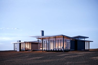 3D lüks ev dış görünümü gün batımında