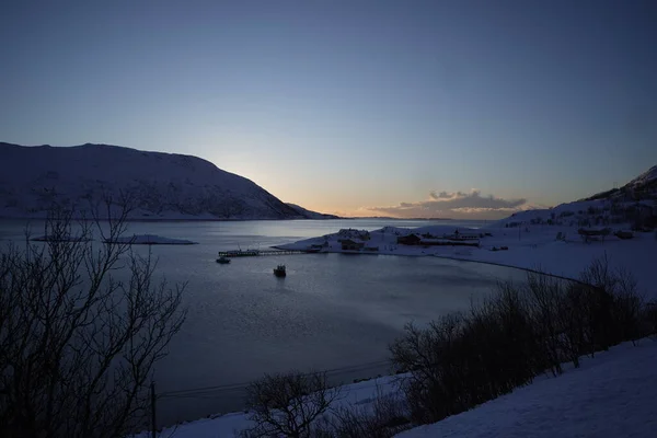 Karlı Kış Günü Tromso Gün Batımında Bir Iskele Manzarası — Stok fotoğraf
