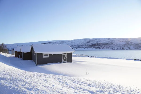トロンソ海岸のノルウェー文化の伝統的な家 — ストック写真
